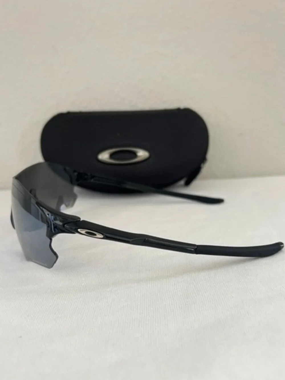 Oakley OO9313-1438 EVZero Path Unisex Sport-Casual Sunglasses -Black
